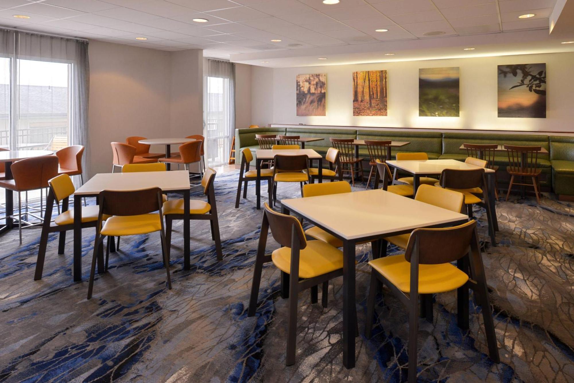 Fairfield Inn & Suites By Marriott Cedar Rapids Exterior photo